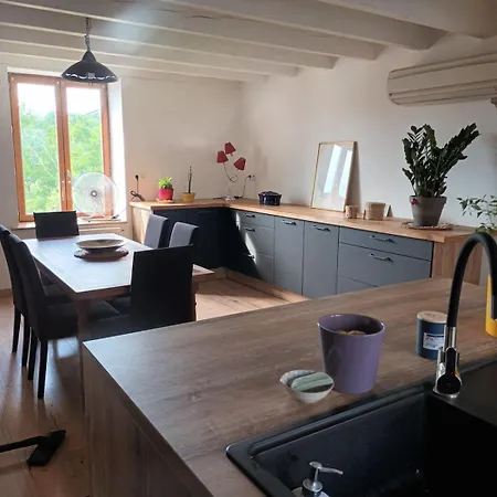 Holiday home Avec Jacuzzi, Animaux De Compagnie Acceptes *